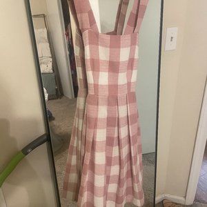 Gal Meets Glam Polly